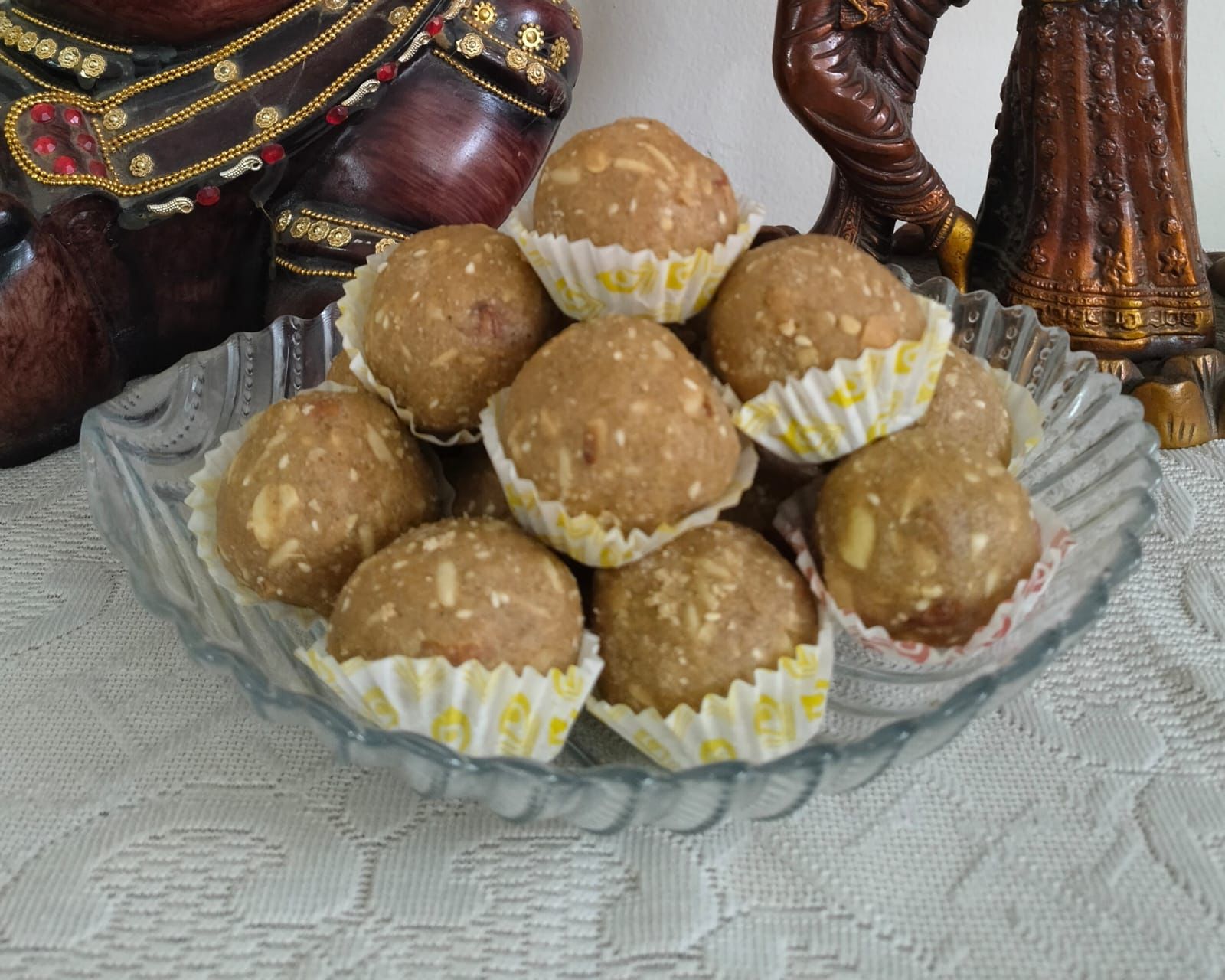 Atta Dry Fruits Gond Laddoo