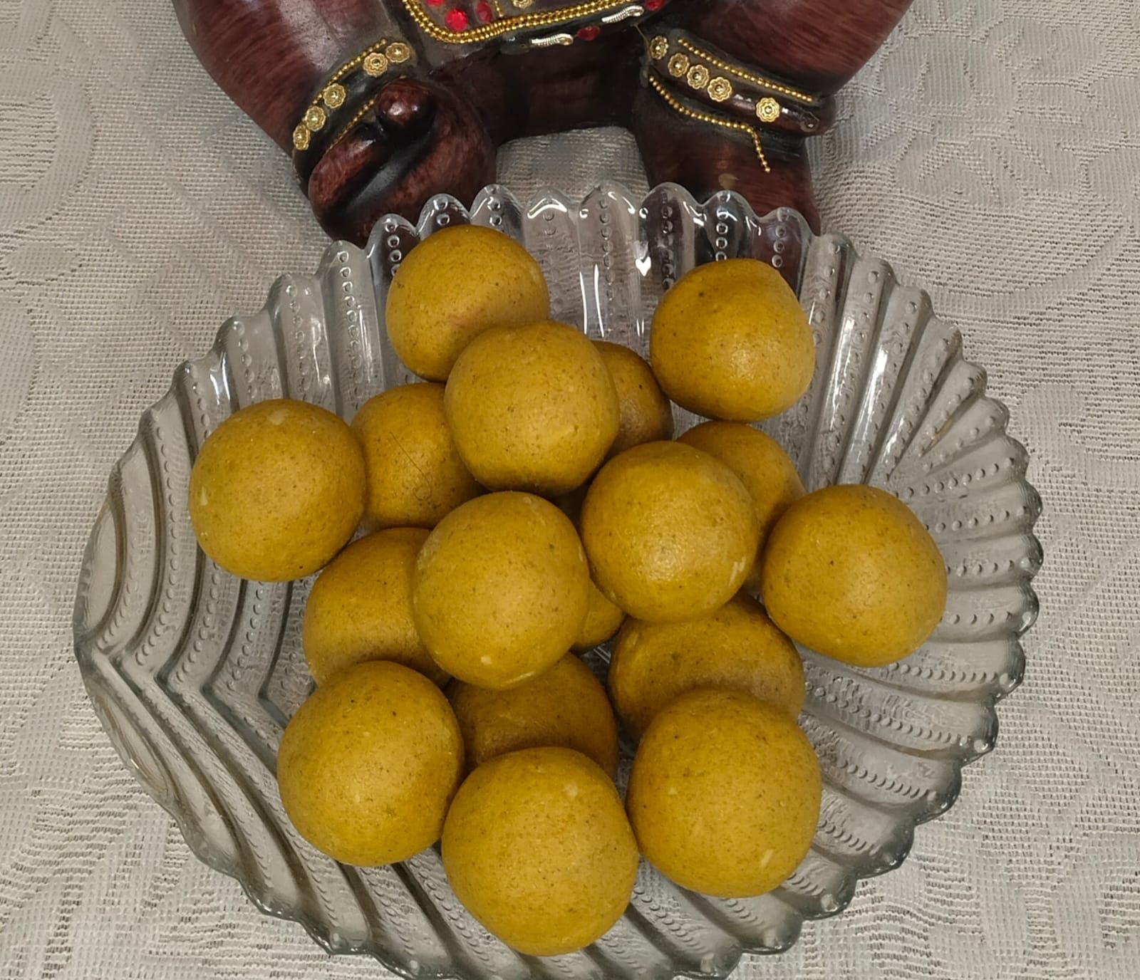 Plain Besan Laddoo